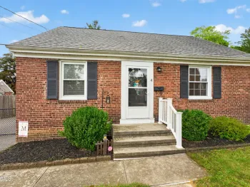 Property at 4 Eisenhower Court, Colonie, NY 12205