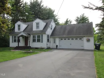 Property at 197 Conqua Lane, Rotterdam, NY 12306