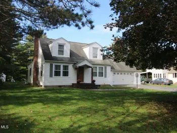 Property at 197 Conqua Lane, Rotterdam, NY 12306