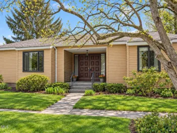 Property at 2 Loudonwood E, Colonie, NY 12211