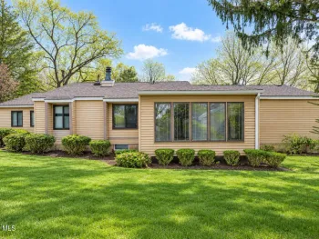 Property at 2 Loudonwood E, Colonie, NY 12211