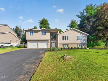 Property at 15 White Birch Court, Rotterdam, NY 12306