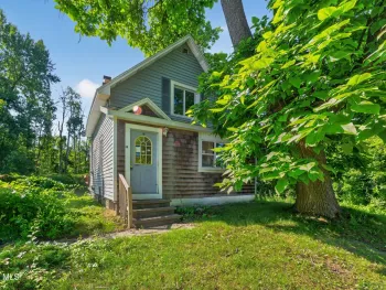 Property at 46 N Alandale Avenue, Niskayuna, NY 12304