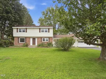 Property at 1015 Tomahawk Trail, Glenville, NY 12302