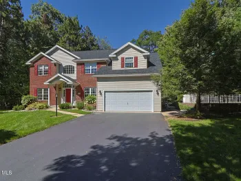 Property at 10 Darren's Way, Albany, NY 12205