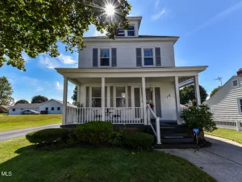 Property at 18 Grandoe Lane, Gloversville, NY 12078