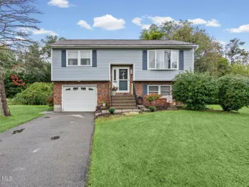 Property at 13 Andree Court, Colonie, NY 12309