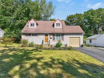 Property at 15 Bridle Path, Colonie, NY 12205