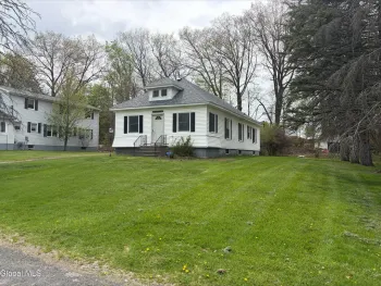 Property at 5 Mockingbird Hill, Colonie, NY 12110