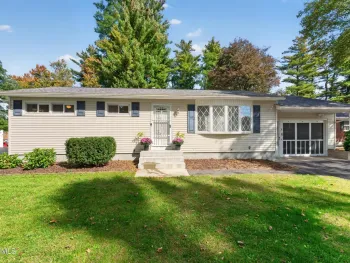 Property at 3 Kenyon Drive, Colonie, NY 12205