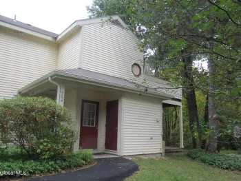 Property at 204 Yorktown Drive, Halfmoon, NY 12065
