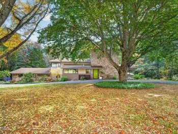 Property at 1202 Hedgewood Lane, Niskayuna, NY 12309