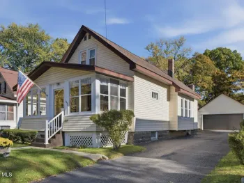 Property at 1084 Palmer Avenue, Niskayuna, NY 12309