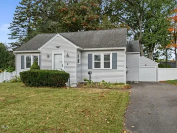 Property at 11 Grandview Drive, Colonie, NY 12110