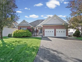 Property at 17 Conway Circle, Colonie, NY 12211
