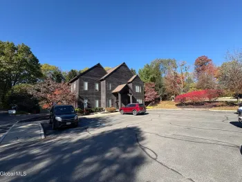 Property at 4 Chelsea Place, Halfmoon, NY 12065