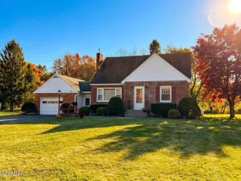 Property at 13 Droms Rd Ext, Glenville, NY 12302