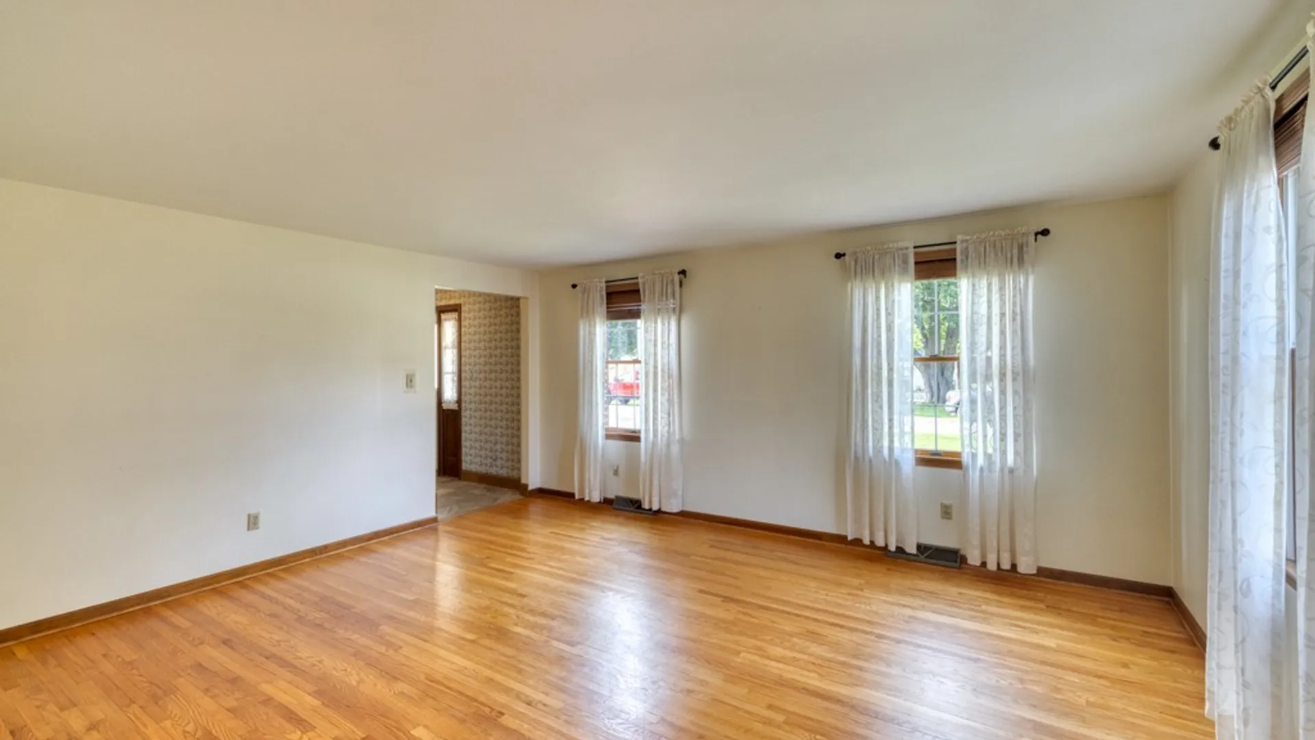 Property at 4241 Elmwood Avenue, Hamburg, NY 14219 15