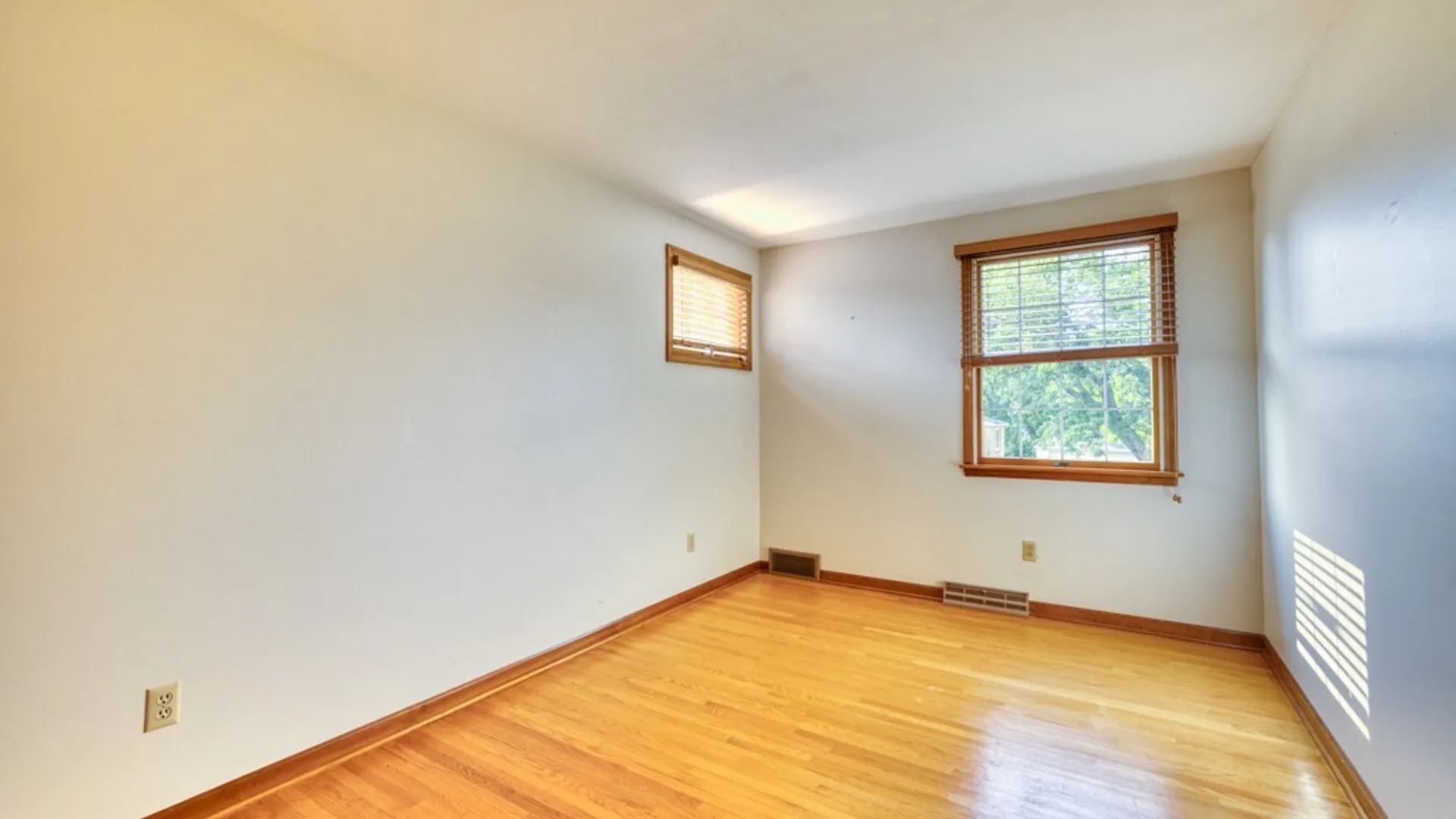 Property at 4241 Elmwood Avenue, Hamburg, NY 14219 33