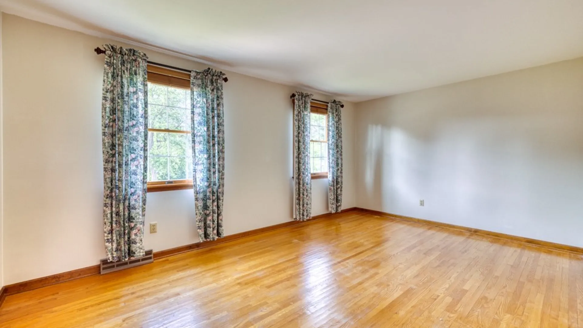 Property at 4241 Elmwood Avenue, Hamburg, NY 14219 29