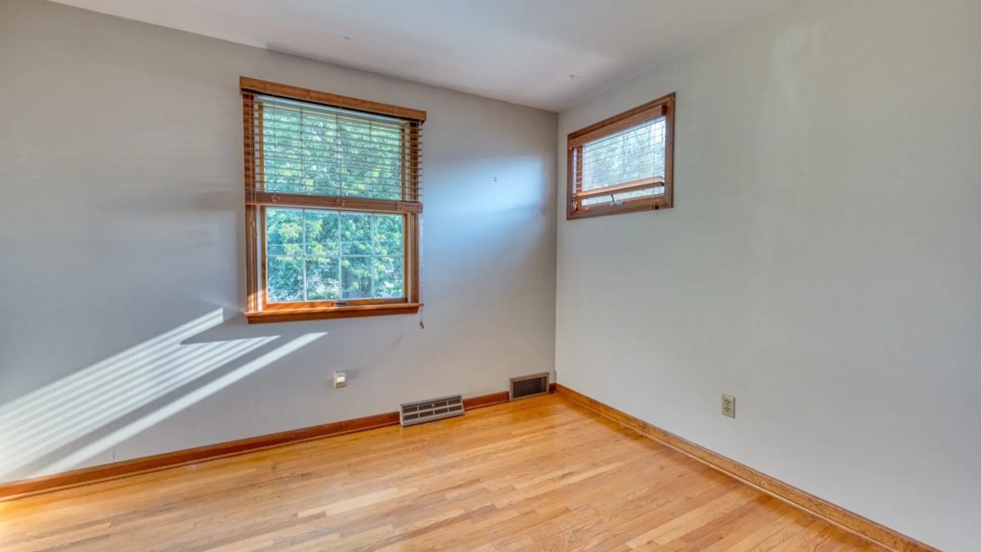 Property at 4241 Elmwood Avenue, Hamburg, NY 14219 31