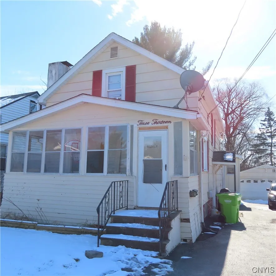 Property at 313 Garden City Drive, Salina, NY 13211