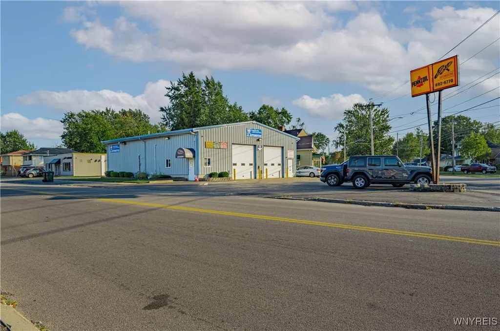 Property at 351 Ward Road, North Tonawanda, NY 14120