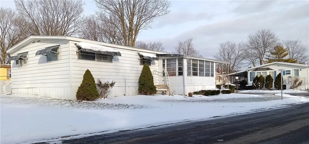 Property at 32 Keuka Lane, Manchester, NY 14504