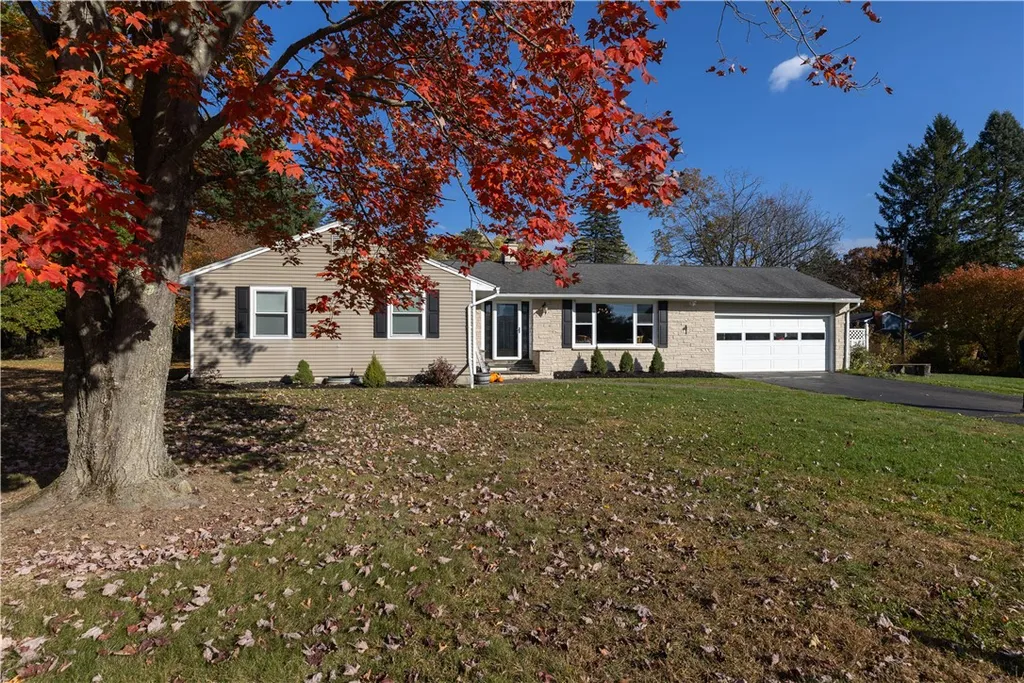 Property at 4 Wynnwood Drive, Big Flats, NY 14814