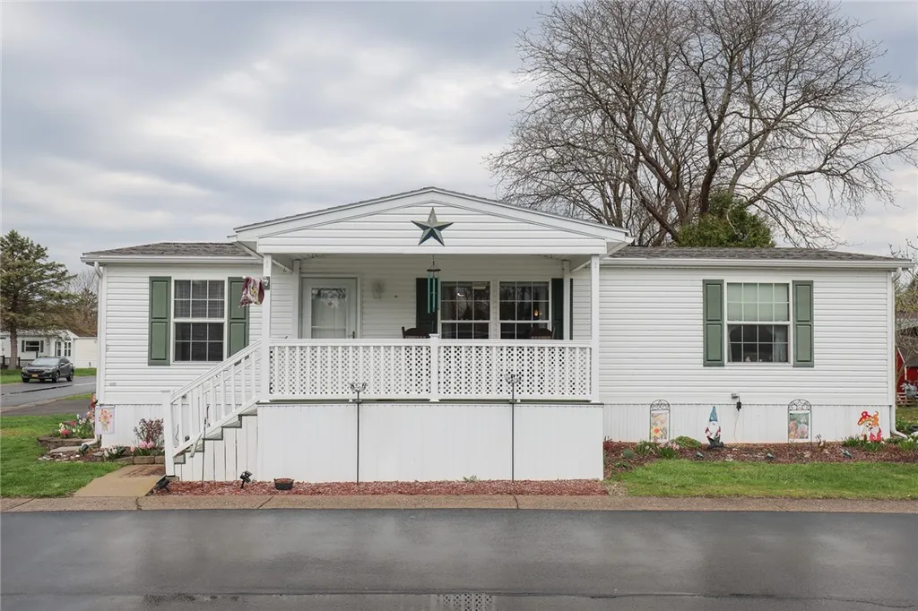 Property at 164 Niagara Way, Manchester, NY 14504