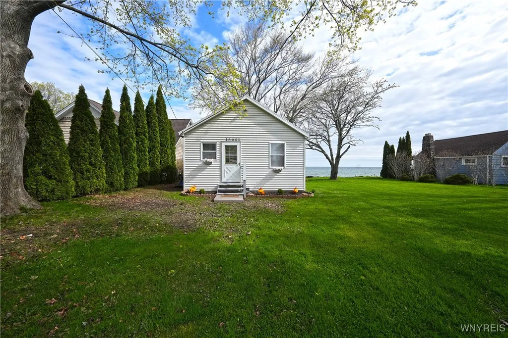 Property at 16051 Lomond Shore, Kendall, NY 14476