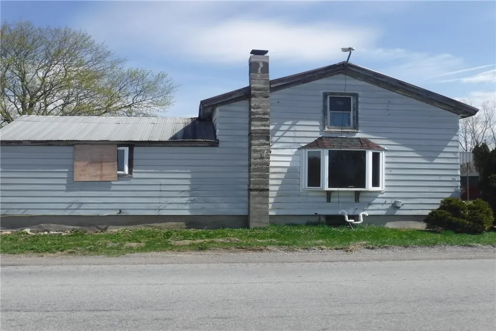 Property at 9867 Transit Road, Pavilion, NY 14054
