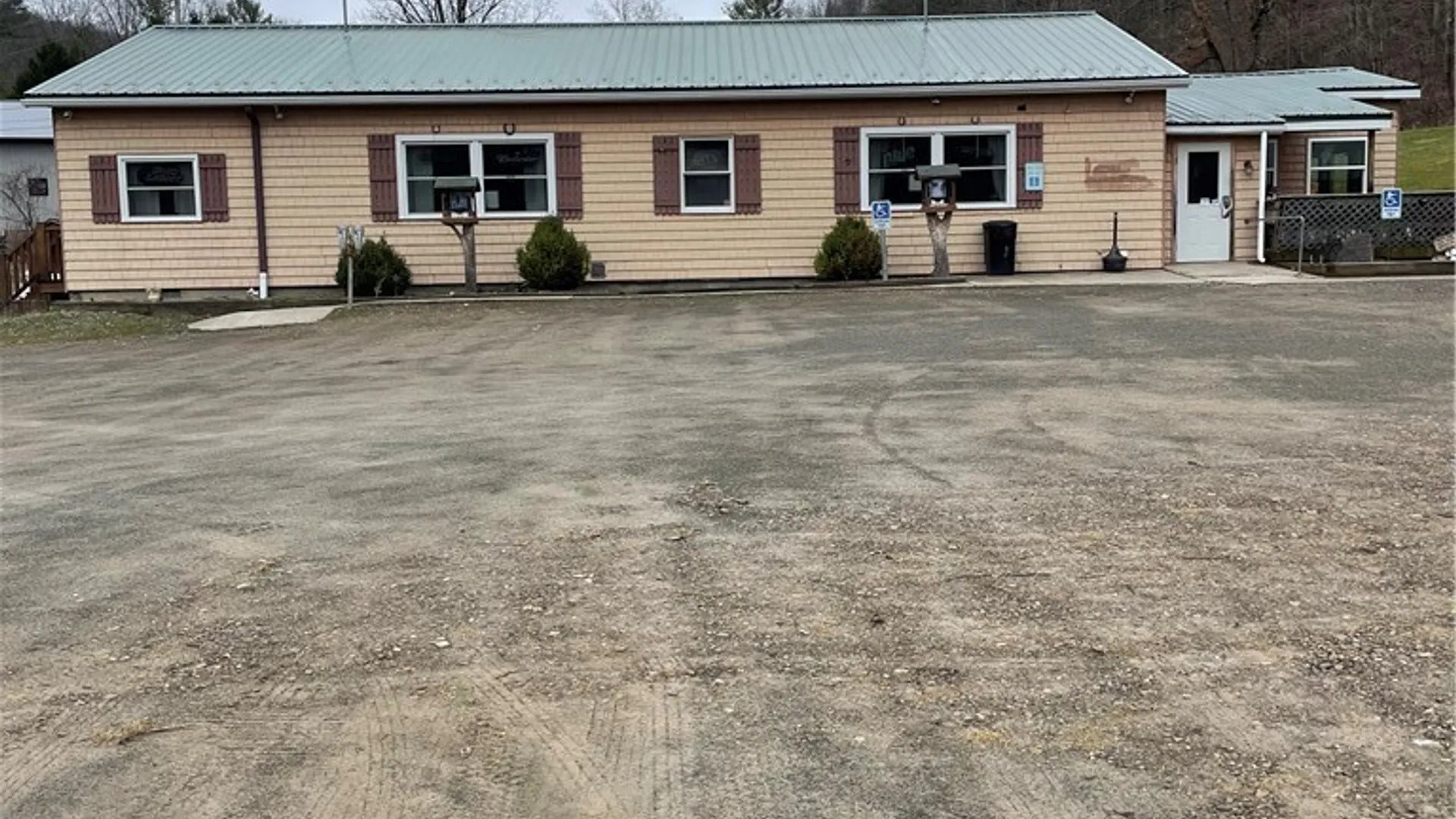 Property at 11055 W Perimeter Road, South Valley, NY 14738 4