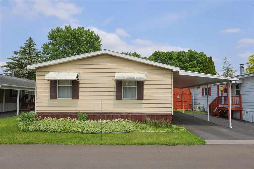 Property at 128 Mohawk Place, Manchester, NY 14504