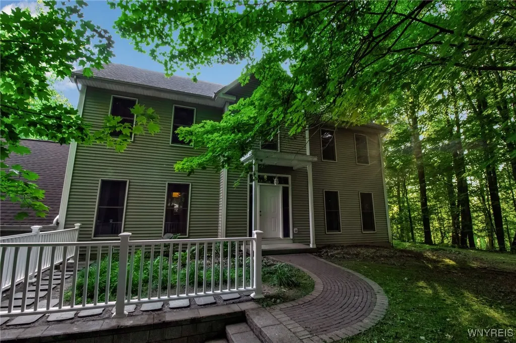 Property at 8480 Rochester Road, Royalton, NY 14067
