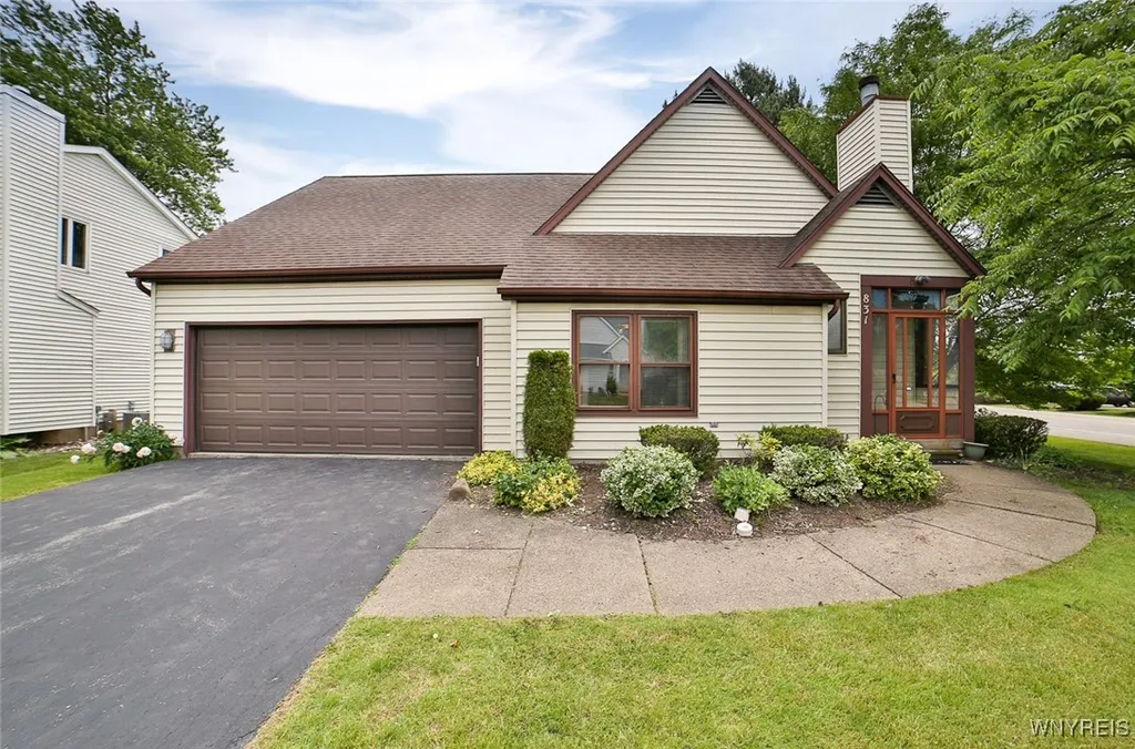 Property at 831 Robin Road, Amherst, NY 14228