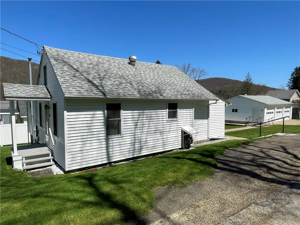 Property at 29 Royal Avenue, Bradford Town, PA 16701