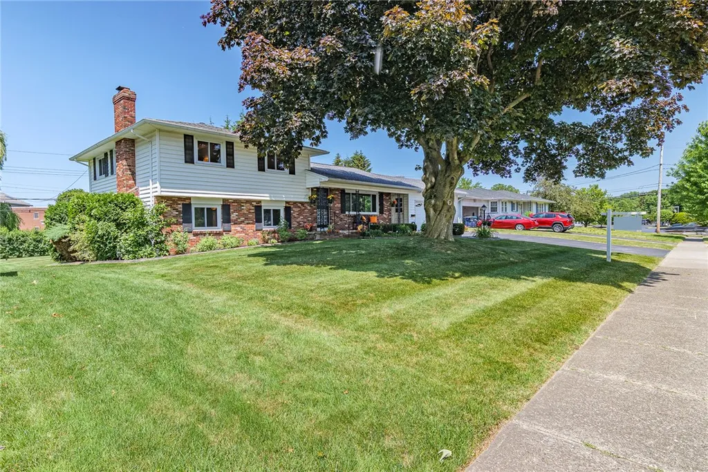 Property at 164 Queens Lane, Irondequoit, NY 14617