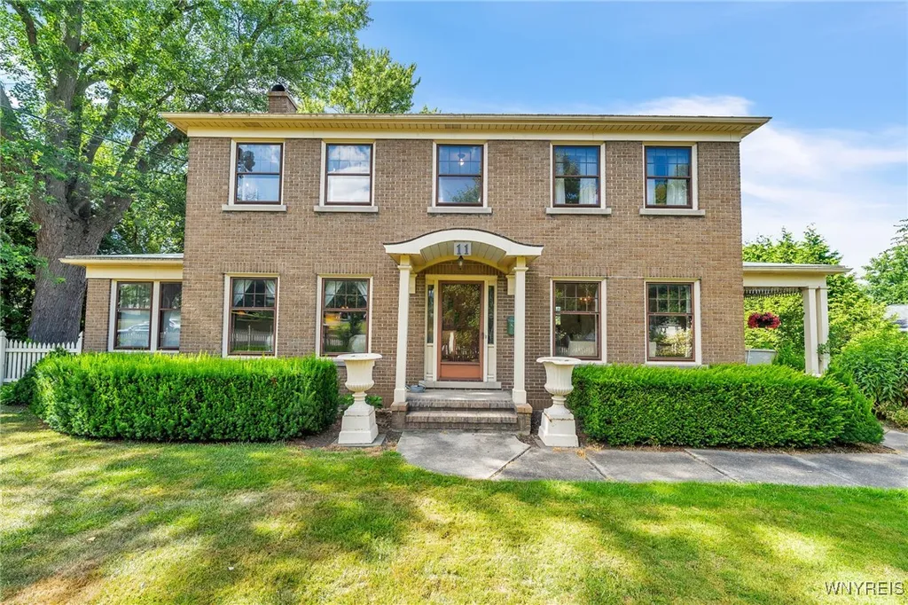 Property at 11 W Main Street, Pembroke, NY 14036