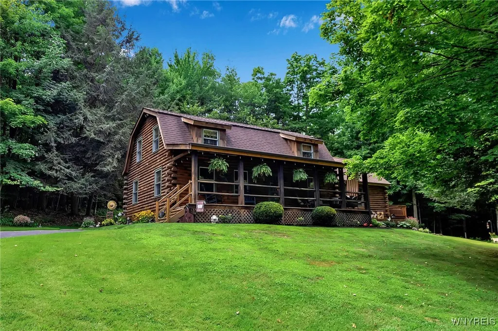 Property at 34 Cherrywood, Holland, NY 14080