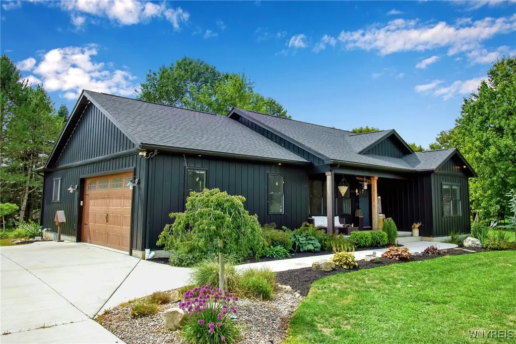 Property at 9268 Foote Road, Royalton, NY 14001