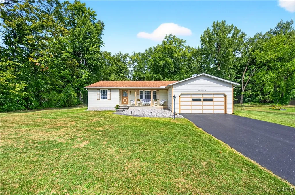 Property at 101 Whiskwood Lane, Manlius, NY 13116
