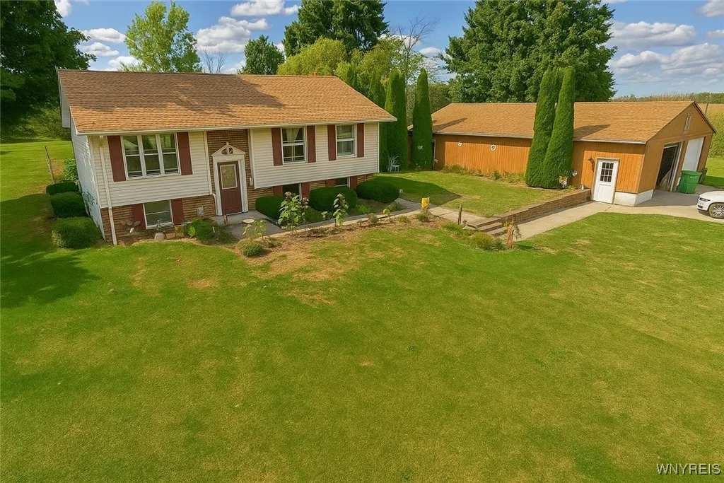 Property at 9196 Transit Road, Stafford, NY 14143
