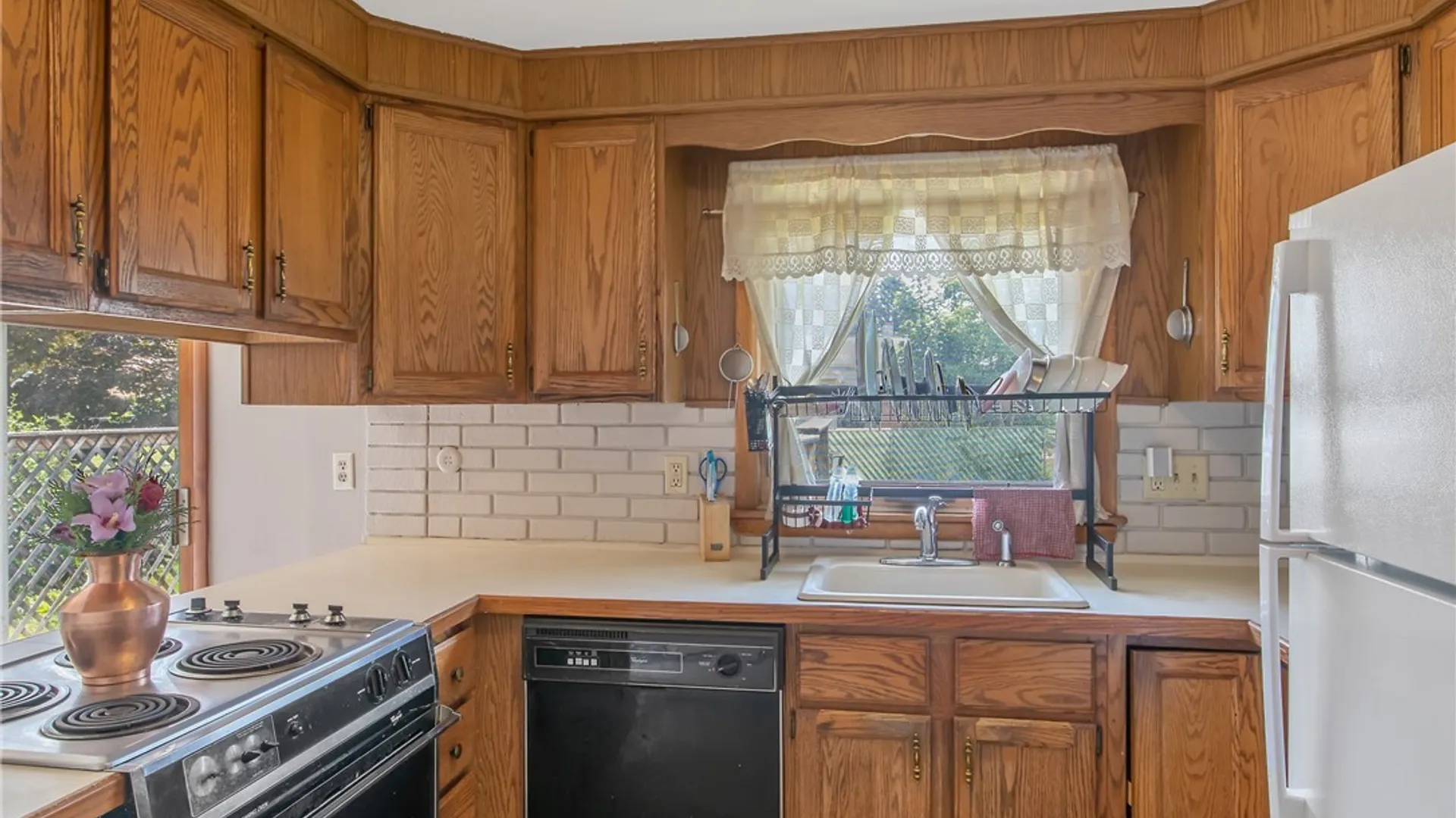 Property at 113 Bellshire Lane, Syracuse, NY 13208 10
