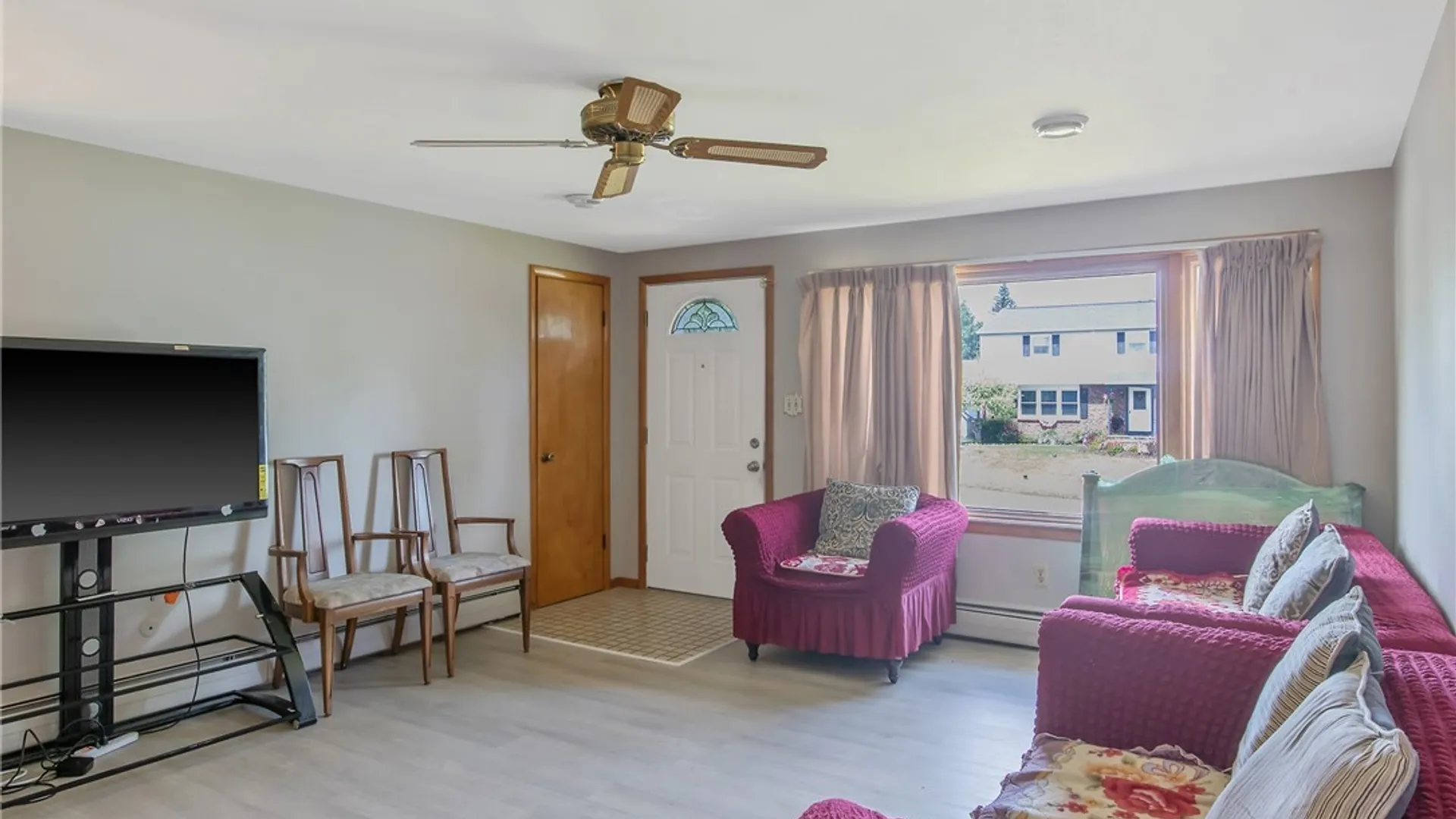 Property at 113 Bellshire Lane, Syracuse, NY 13208 3