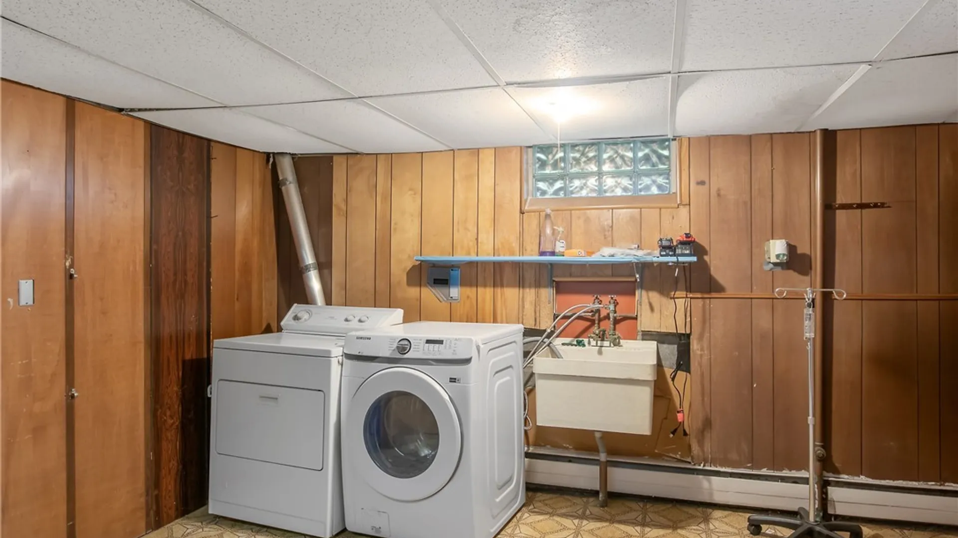 Property at 113 Bellshire Lane, Syracuse, NY 13208 23