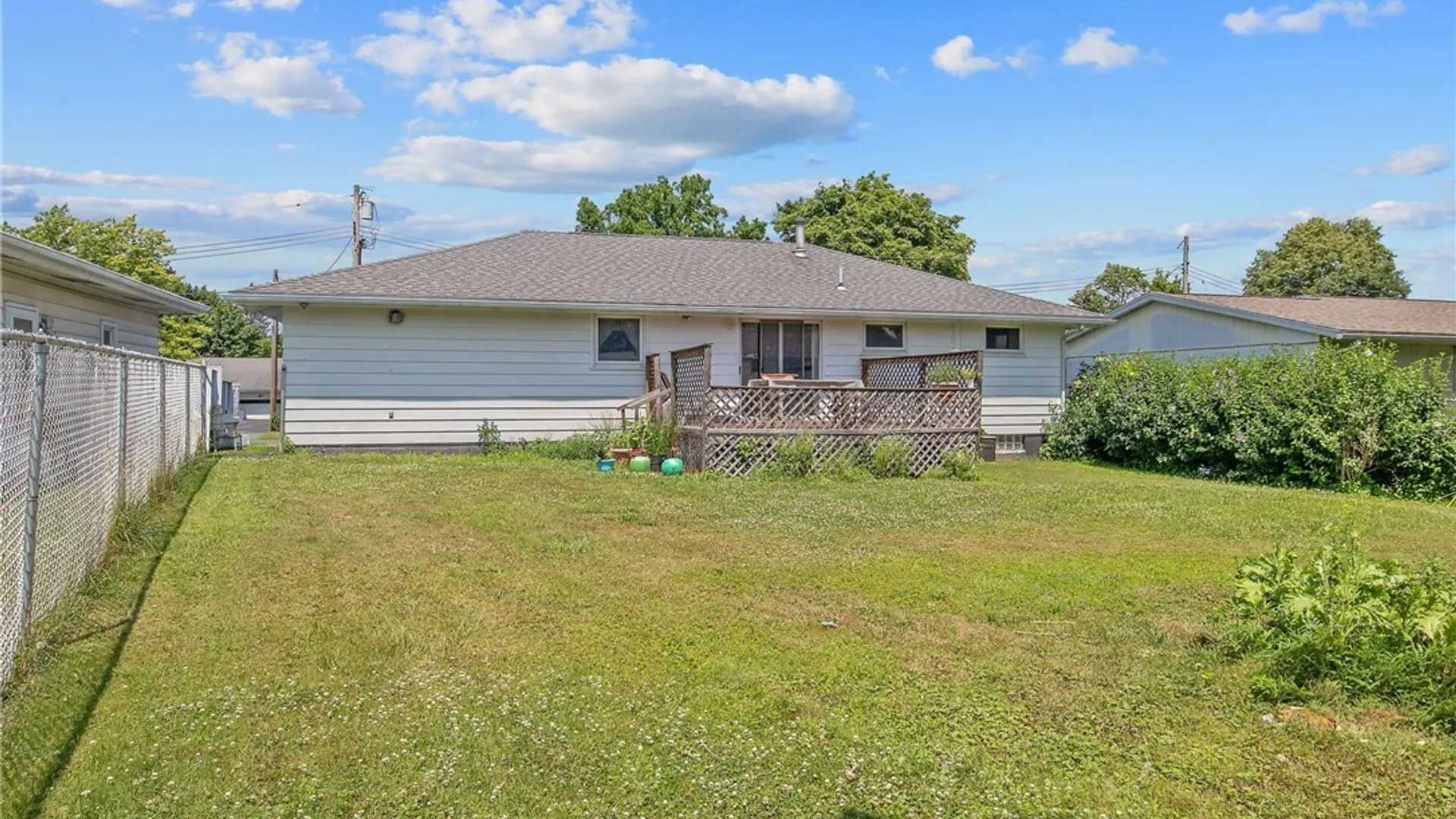 Property at 113 Bellshire Lane, Syracuse, NY 13208 26