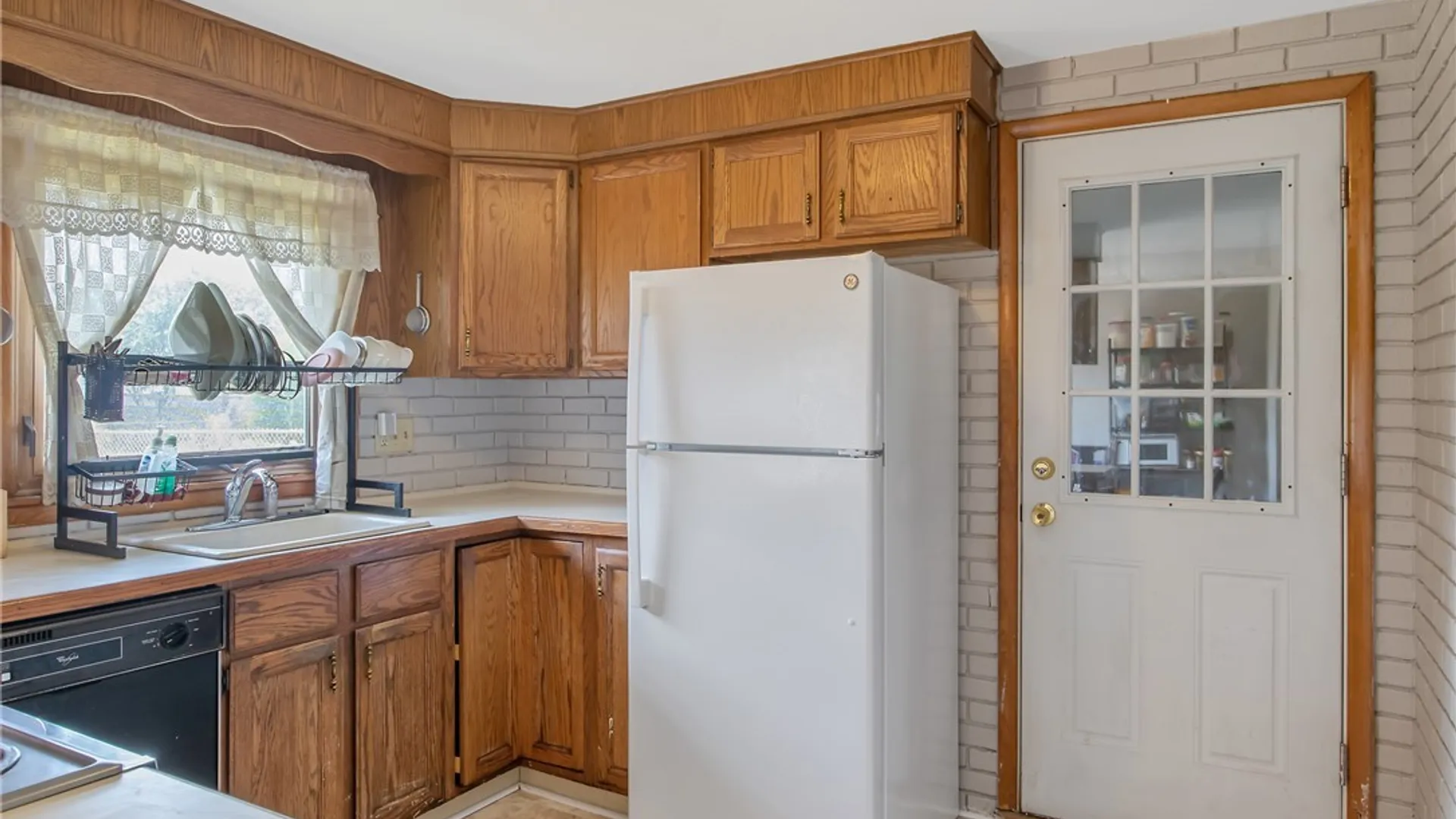 Property at 113 Bellshire Lane, Syracuse, NY 13208 8