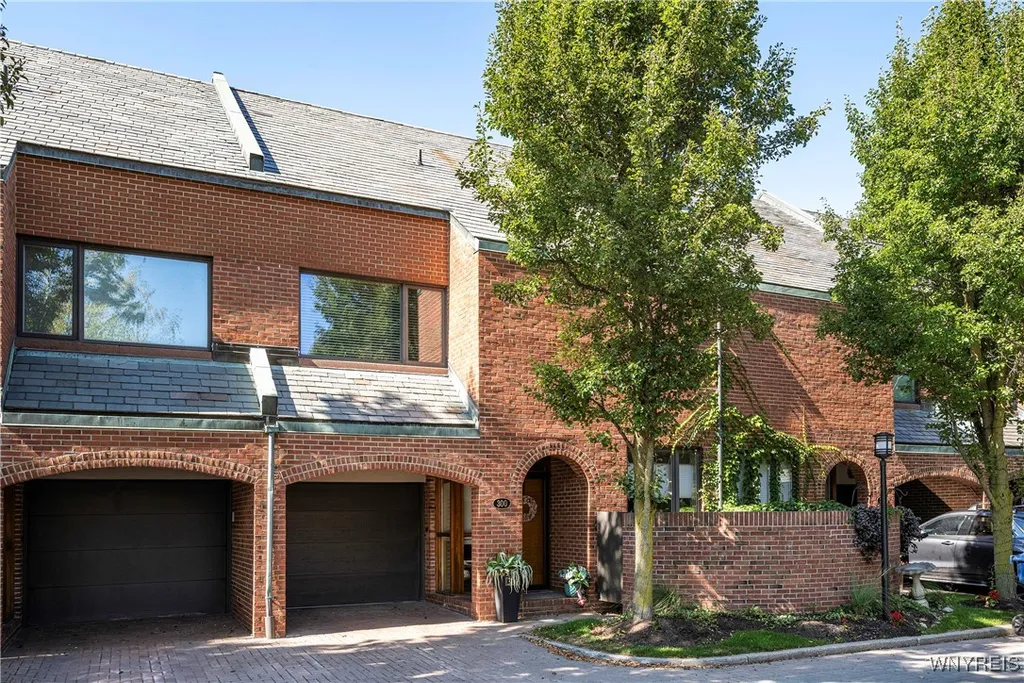 Property at 300 Rivermist Drive, Buffalo, NY 14202