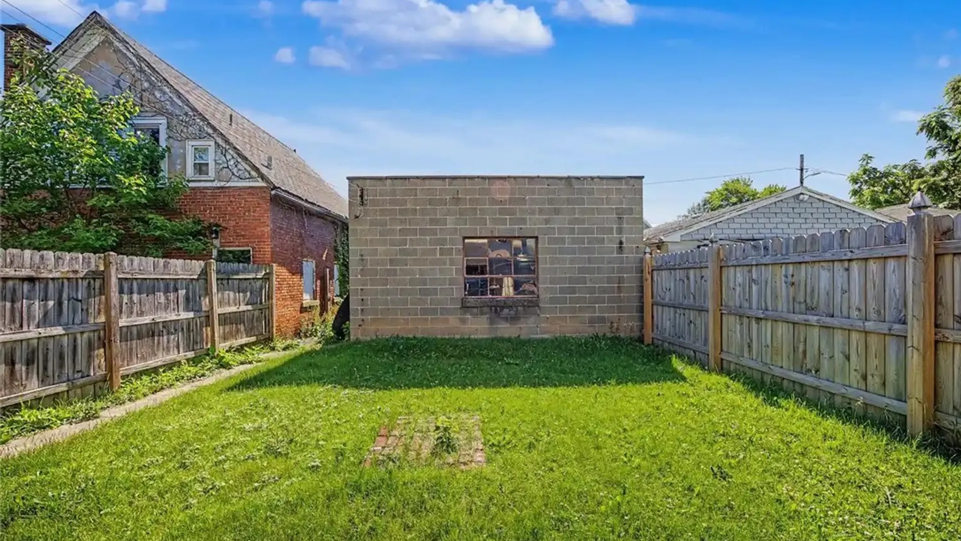 Property at 825 15th Street, Niagara Falls, NY 14301 4